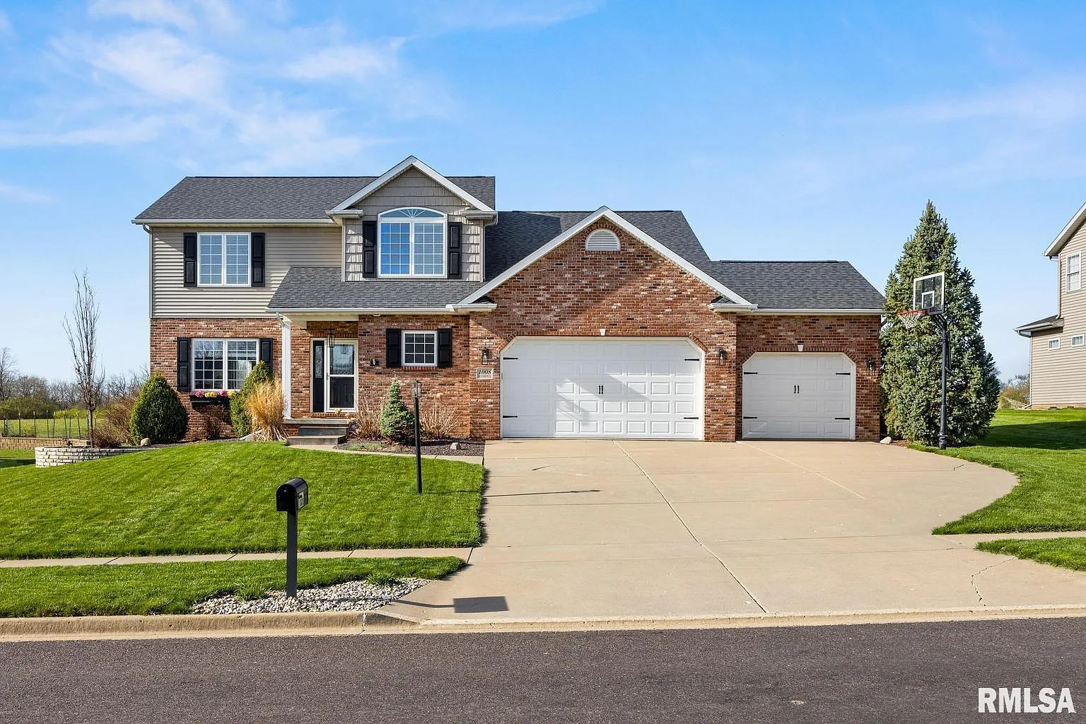 1008 Greenbrier Ln photo 1