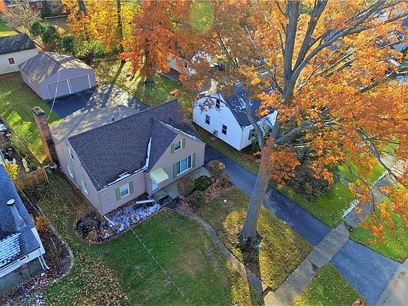 3rd image of 1554 Maplewood St NE