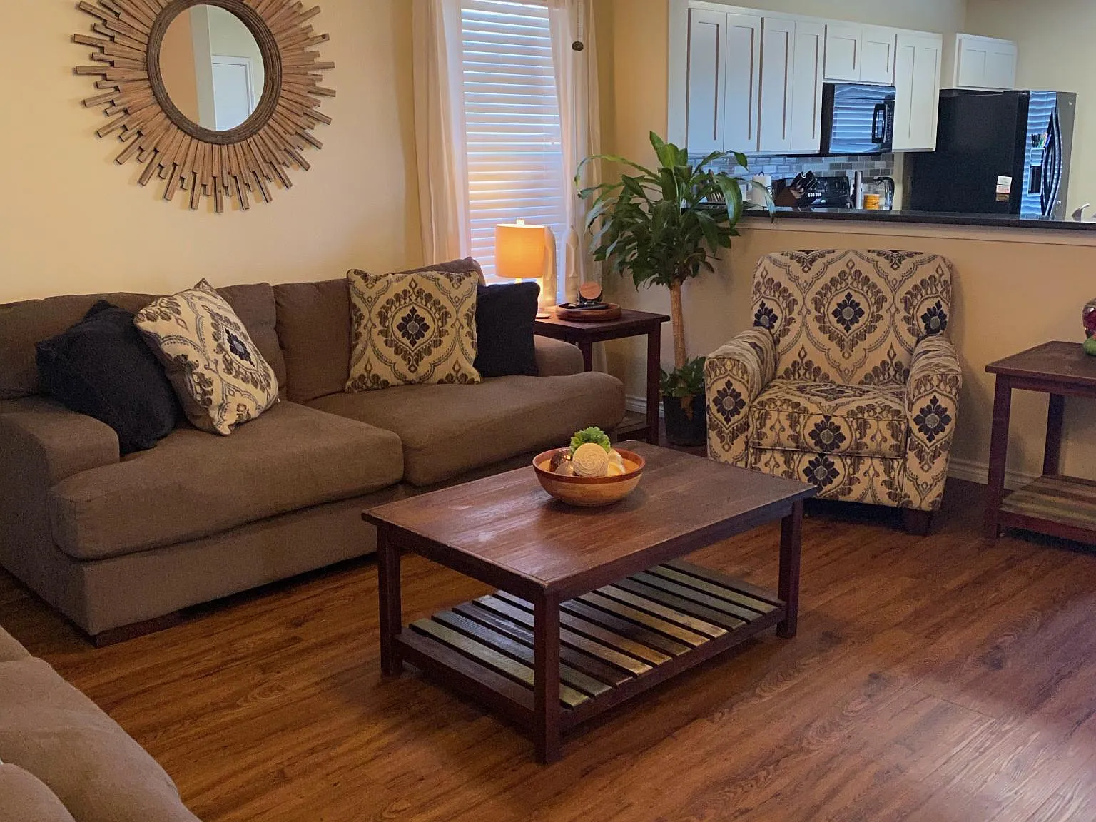 3 bed, 1434 sqft, $2,100 — Photo 4
