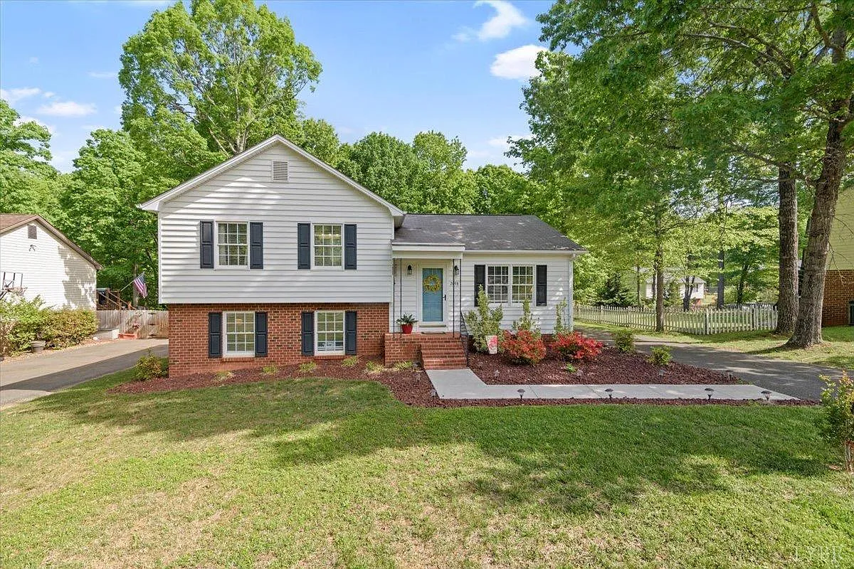 2098 Sunburst Rd photo 1