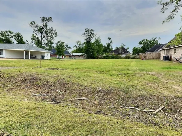 Edgewood Ln, Lake Charles, LA 70605