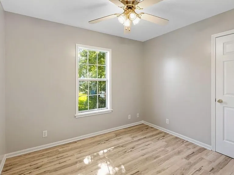 207 N Johnson St — Photo 2
