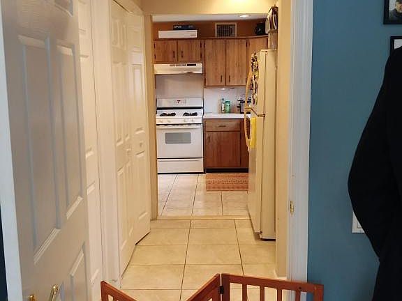 5th image of 136 Yetman Ave