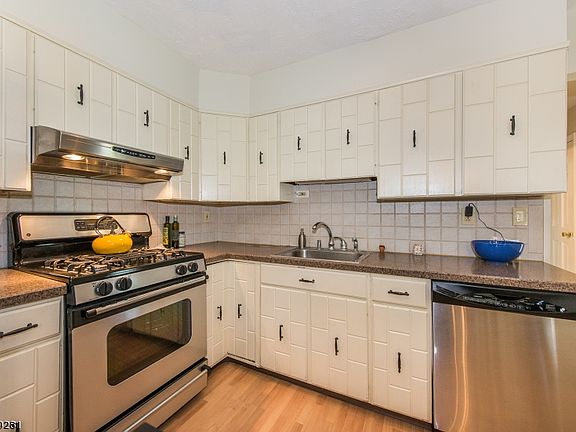 5th image of 414 Prospect St