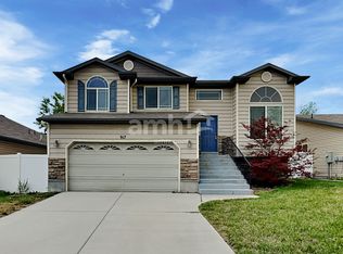 917 W Longleaf Dr, North Salt Lake, UT 84054