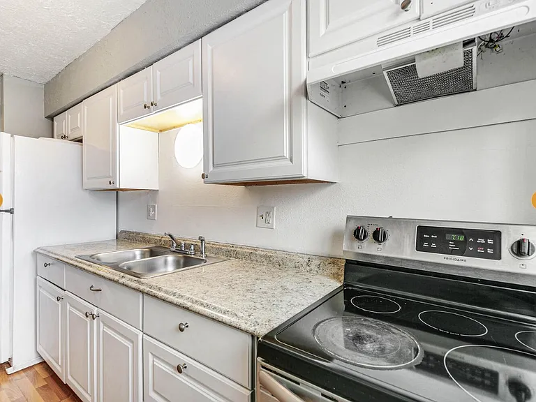 3605 S Knox Ct #204 — Photo 2