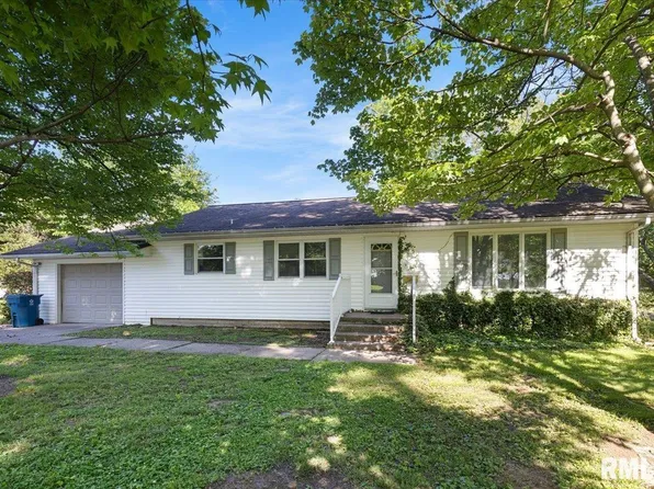 902 Mulberry St, Carterville, IL 62918