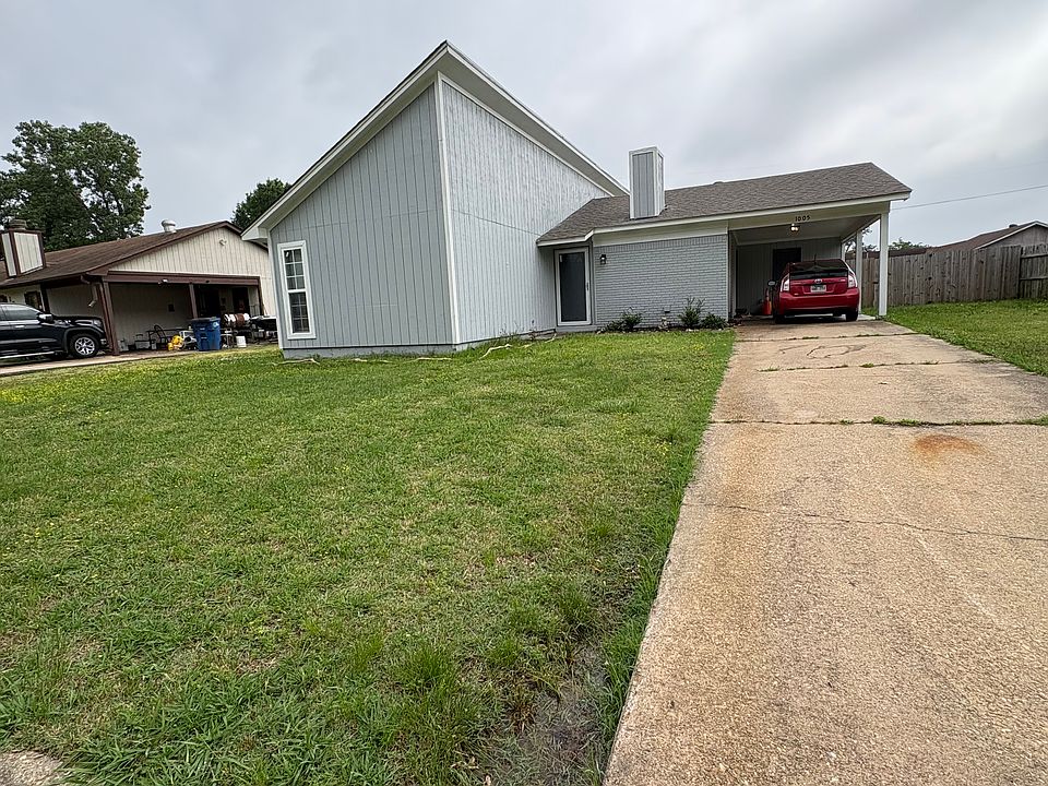 1st image of 1005 Roy Pugh St