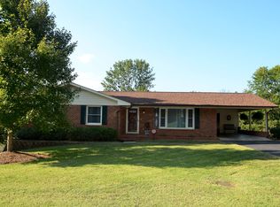 904 Parkway Ave, Madison, NC 27025