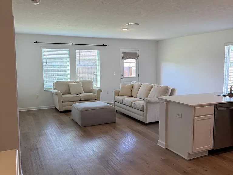 16933 Valencia Way — Photo 3