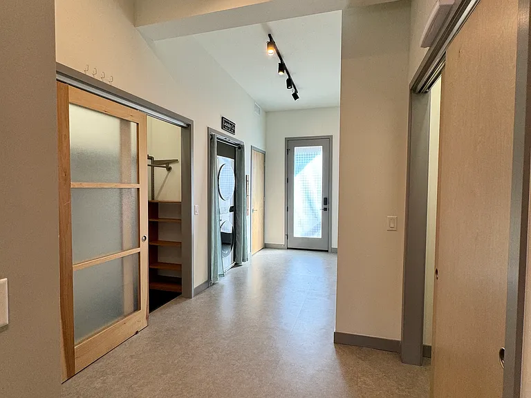 220 King St SE #8 — Photo 9