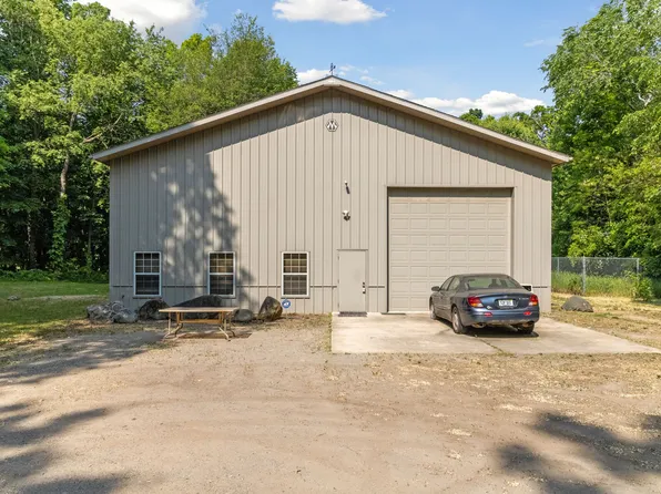 9255 Argentine Rd, Linden, MI 48451
