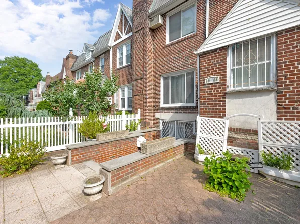 80-04 Cowles Court image 3 of 29