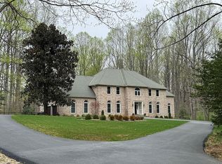 12128 Wolf Valley Dr, Clifton, VA 20124