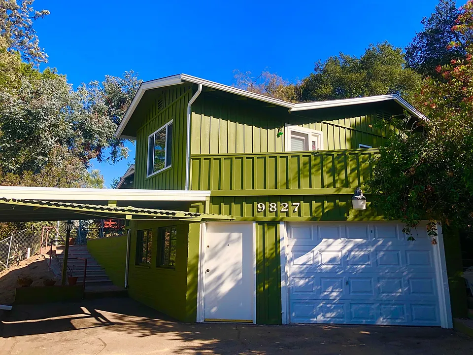 9827 Shadow Rd