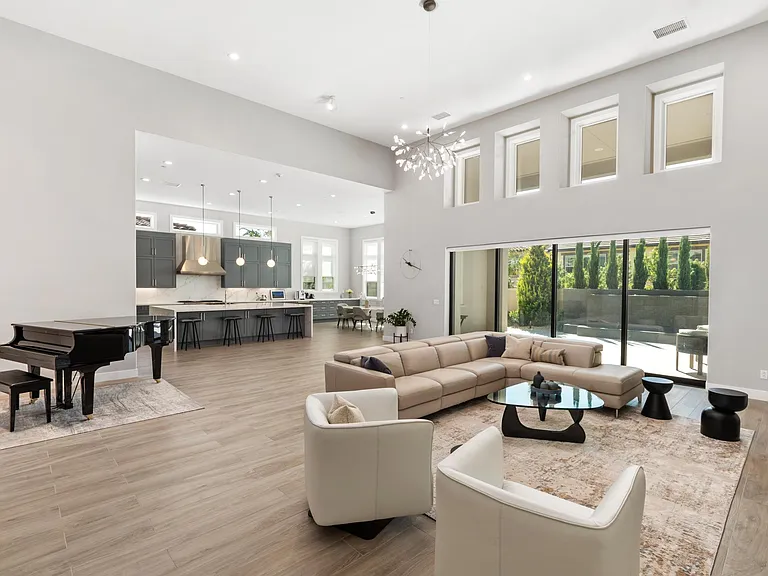 6195 Summit Crest Cir — Photo 4