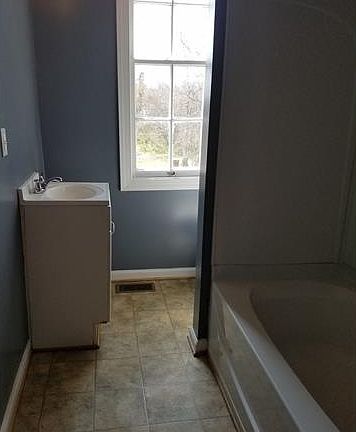 3rd image of 46 Pine St