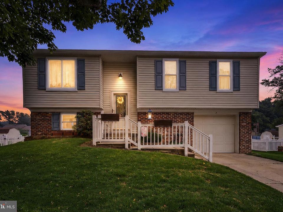 1st image of 7 Bloomfield Dr