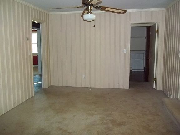 4th image of 403 Pinedale Dr
