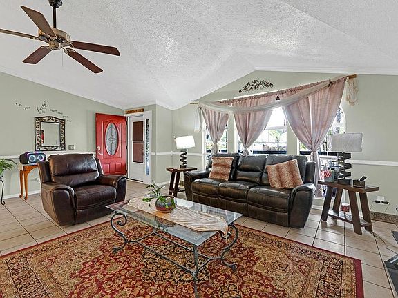 5th image of 210 Mountain Dr.