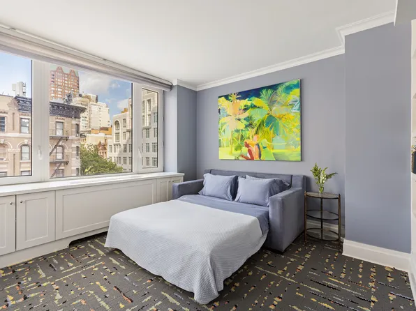 300 East 77th Street image 14 of 19