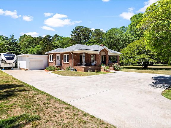 3rd image of 2030 S Point Rd