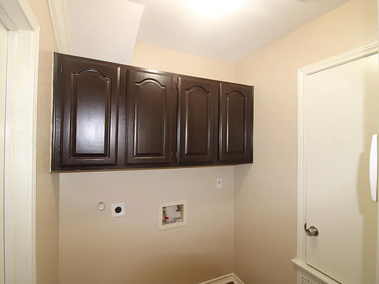 2718 Quebec Dr — Photo 16