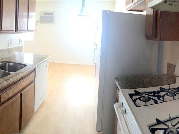 3rd image of 1325 Brockton Ave APT 3