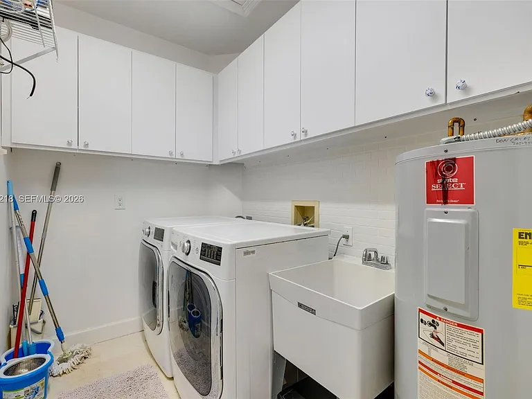 6905 SW 75th Ave — Photo 45