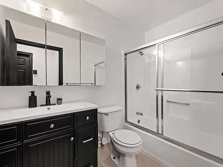 1823 Pelham Ave #6 — Photo 7
