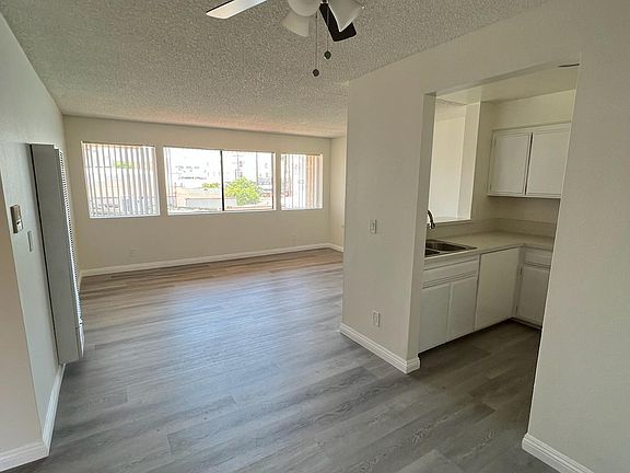 3rd image of 430 W 8th St #20