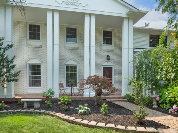 6395 Park View Dr, Troy, MI 48098