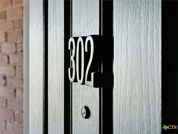 2nd image of 1247 Gruene Rd #302