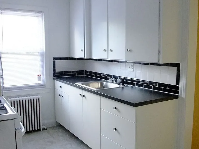 8210 Greenwood Ave — Photo 4