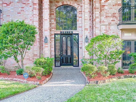 3rd image of 20119 Chateau Bend Dr