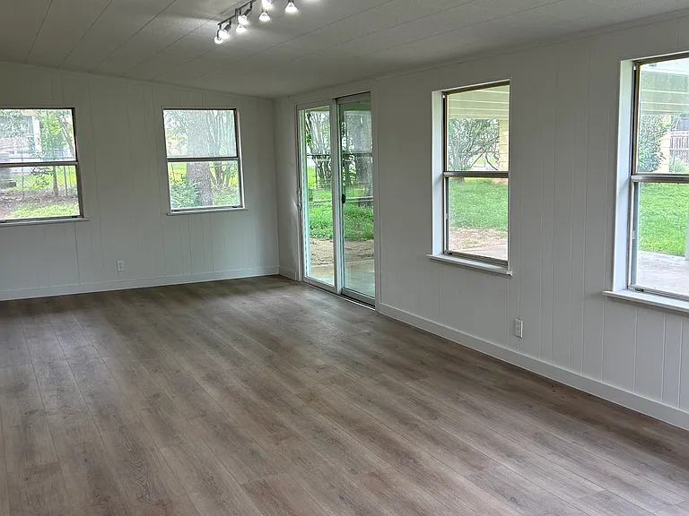 2nd living/office space 11.5x26