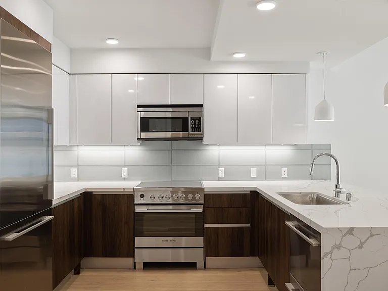1335 Larkin St #203 — Photo 2