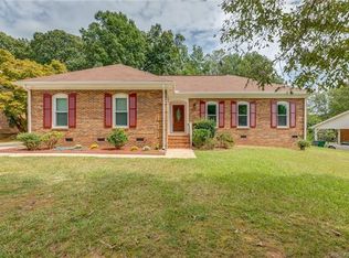 5700 Hollirose Dr, Charlotte, NC 28227