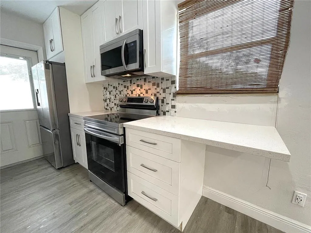 2 bed, 1.0 bath, 800 sqft, $2,200 — Photo 2