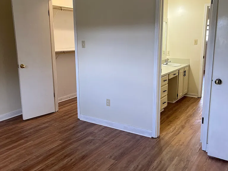 200 Dublin Cir #E — Photo 14