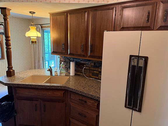 5th image of 1894 Ridge Dr
