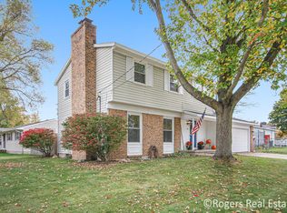 285 Valley Vista Dr SE, Lowell, MI 49331