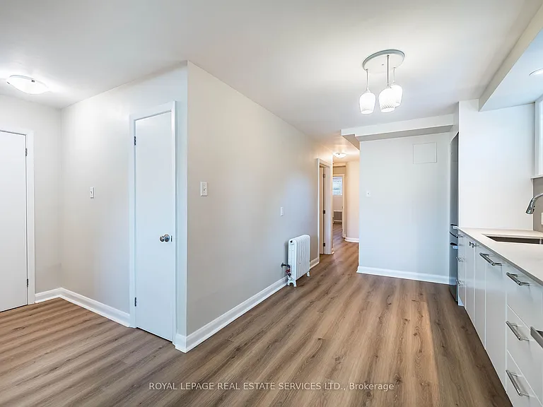 40 Emerald Cres #1 — Photo 21