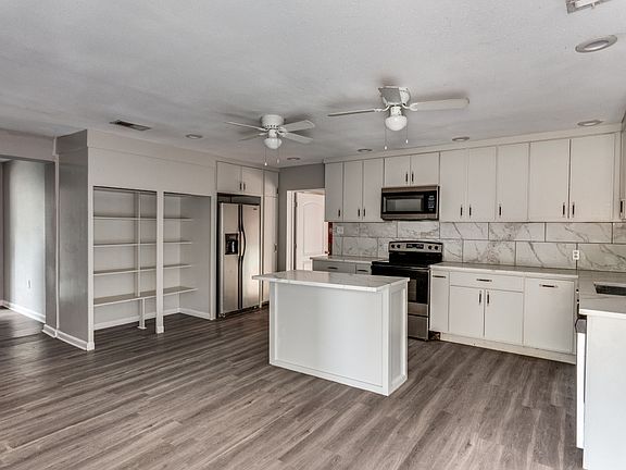 2nd image of 1612 Woodview Dr
