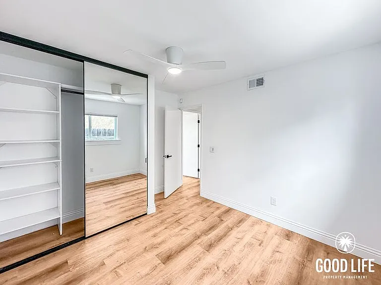 729-731 Reef Dr — Photo 13
