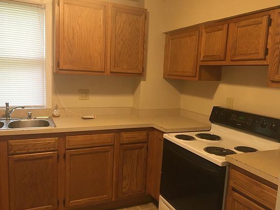 3rd image of 375 Hawthorne Ave E