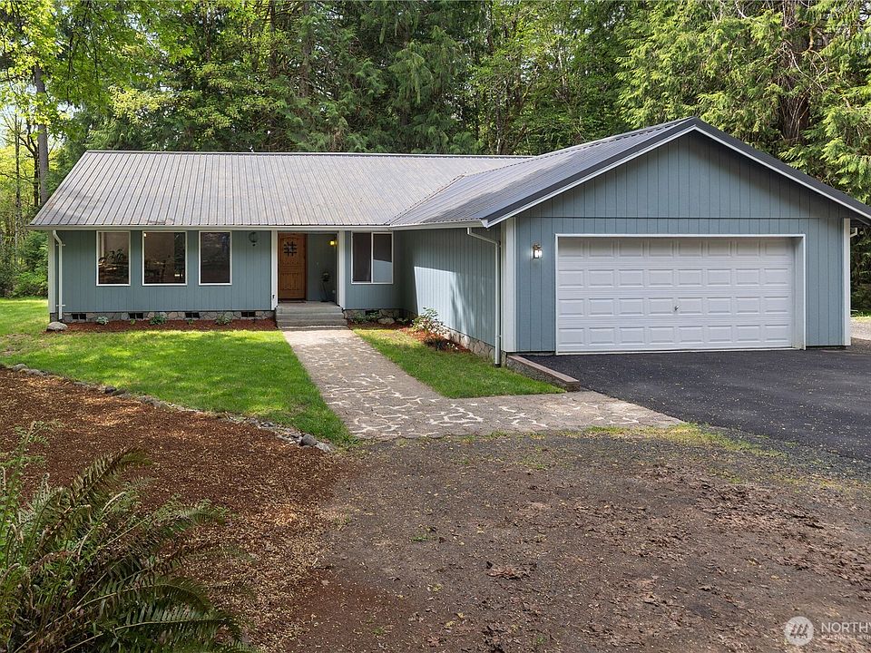 1st image of 220 E Moore Lane