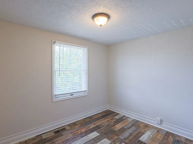 831 Comer Sq — Photo 34