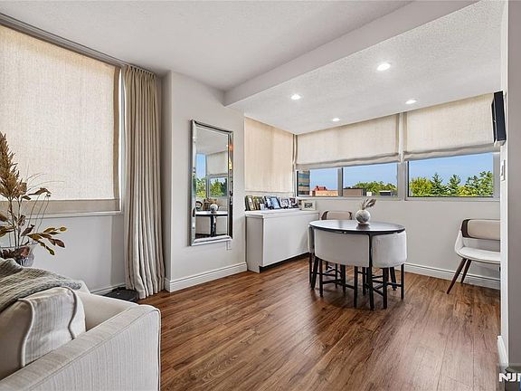 3rd image of 2150 Center Ave #6E