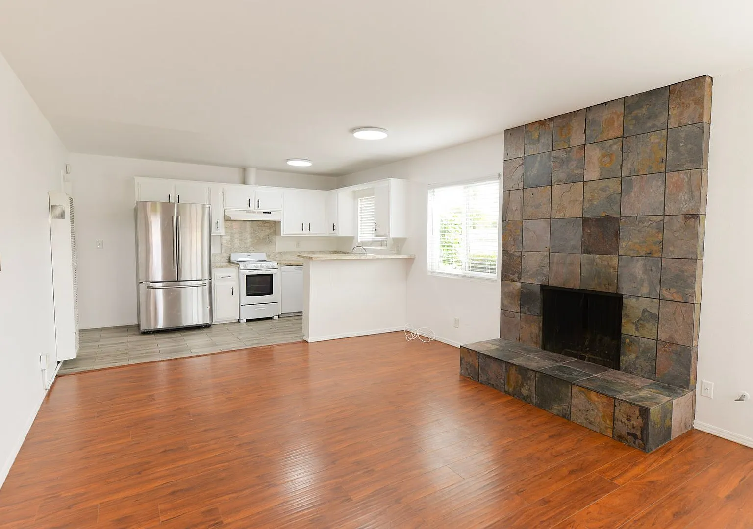 1202 Buena Vista — Photo 3